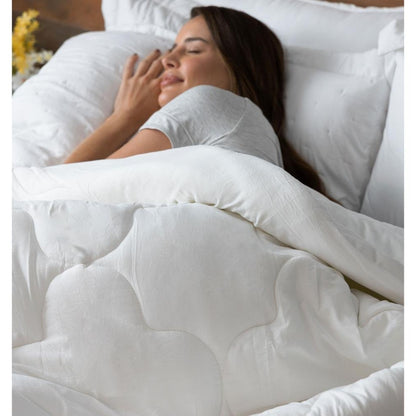 White Queen Hotel-Style Comforter